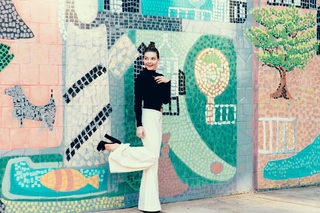 Camren Bicondova feet photo thumbnail