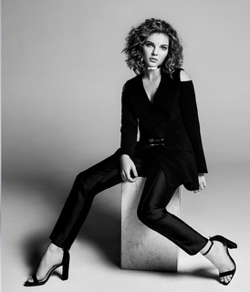 Camren Bicondova feet photo thumbnail