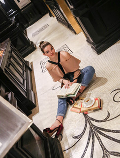 Camren Bicondova feet photo thumbnail
