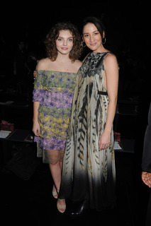 Camren Bicondova feet photo thumbnail