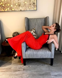 Camren Bicondova feet photo thumbnail