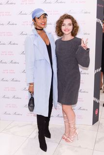 Camren Bicondova feet photo thumbnail