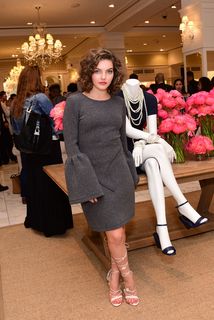 Camren Bicondova feet photo thumbnail