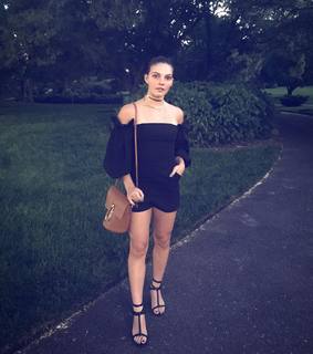 Camren Bicondova feet photo thumbnail