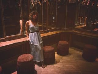 Camren Bicondova feet photo thumbnail