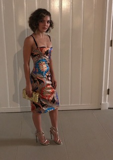 Camren Bicondova feet photo thumbnail