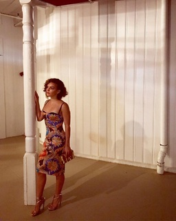 Camren Bicondova feet photo thumbnail