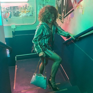 Camren Bicondova feet photo thumbnail