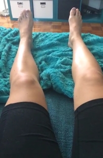 Camren Bicondova feet photo thumbnail