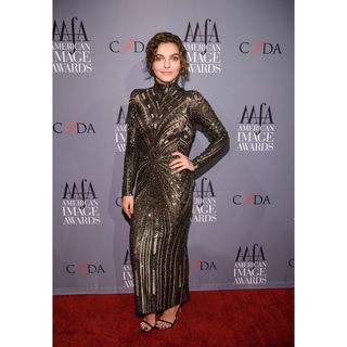 Camren Bicondova feet photo thumbnail