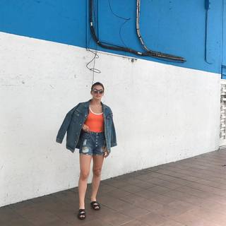 Camren Bicondova feet photo thumbnail