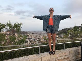 Camren Bicondova feet photo thumbnail