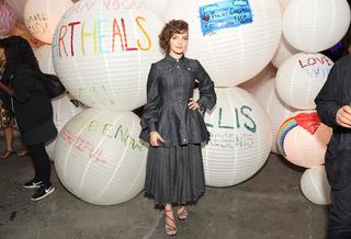 Camren Bicondova feet photo thumbnail