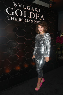 Camren Bicondova feet photo thumbnail