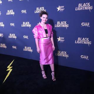 Camren Bicondova feet photo thumbnail