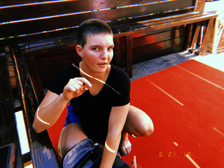 Camren Bicondova feet photo thumbnail