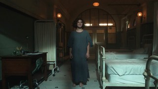 Camren Bicondova feet photo thumbnail