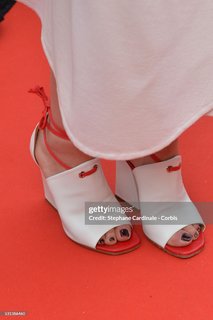 Camélia Jordana feet photo 6