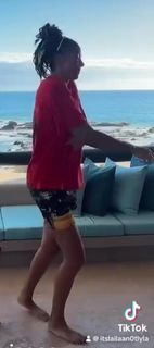 Candace Parker feet photo thumbnail