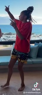 Candace Parker feet photo thumbnail