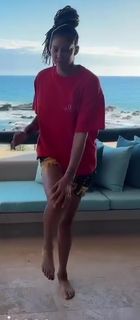 Candace Parker feet photo thumbnail