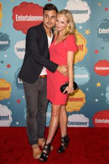 Candice King feet photo thumbnail