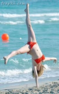 Candice King feet photo thumbnail