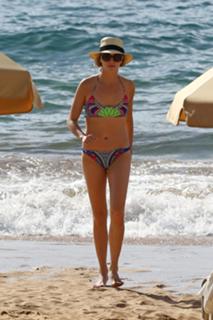 Candice King feet photo thumbnail
