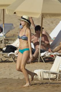 Candice King feet photo thumbnail