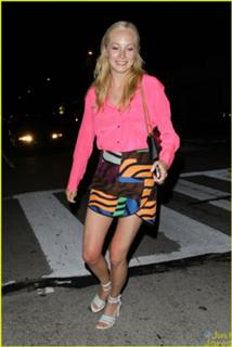 Candice King feet photo thumbnail