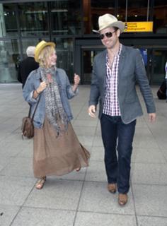 Candice King feet photo thumbnail