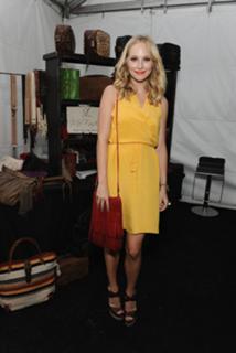 Candice King feet photo thumbnail