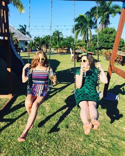 Candice King feet photo thumbnail