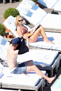 Candice King feet photo thumbnail