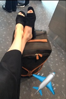 Candice King feet photo thumbnail