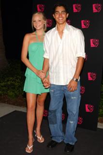 Candice King feet photo thumbnail