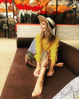 Candice King feet photo thumbnail