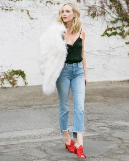 Candice King feet photo thumbnail