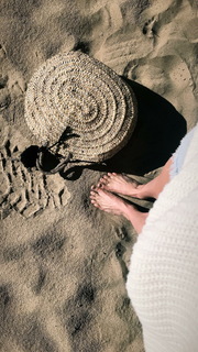 Candice King feet photo thumbnail