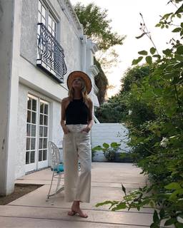 Candice King feet photo thumbnail