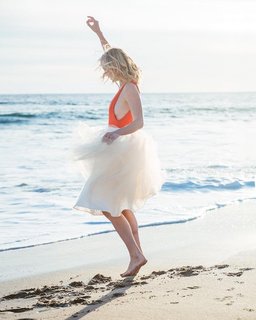 Candice King feet photo thumbnail