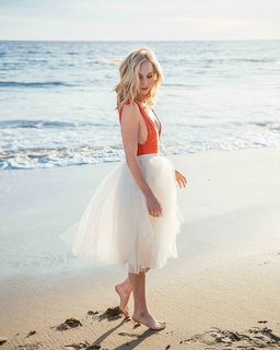 Candice King feet photo thumbnail