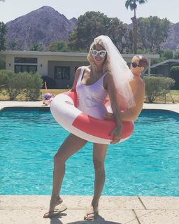 Candice King feet photo thumbnail