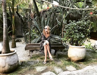 Candice King feet photo thumbnail