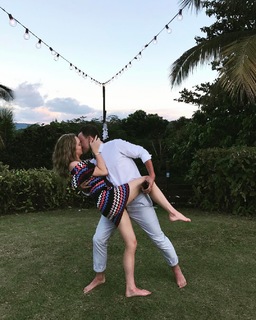 Candice King feet photo thumbnail