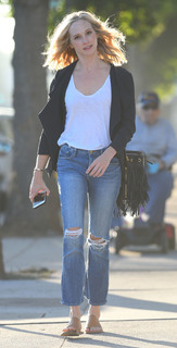 Candice King feet photo thumbnail