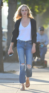 Candice King feet photo thumbnail
