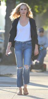 Candice King feet photo thumbnail
