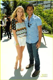 Candice King feet photo thumbnail