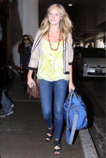 Candice King feet photo thumbnail